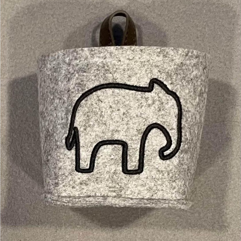Thirty One Dreamkeeper Small Felt Hanging Bin Grey w/Elephant